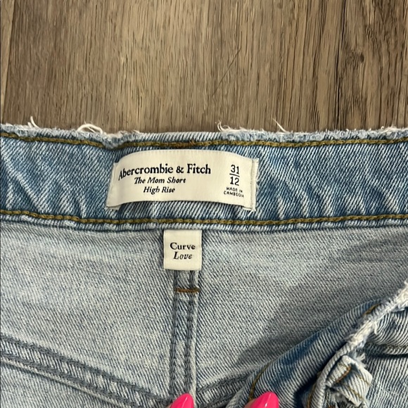 Abercrombie & Fitch Curve Love Mom Short - Picture 2 of 3